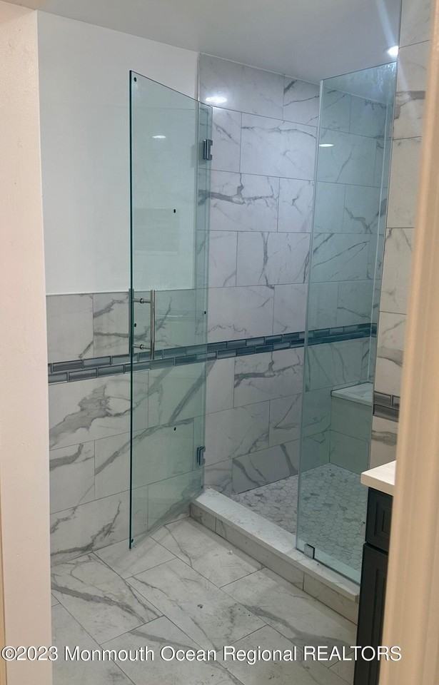 529 Queen St - Photo 7 of 19