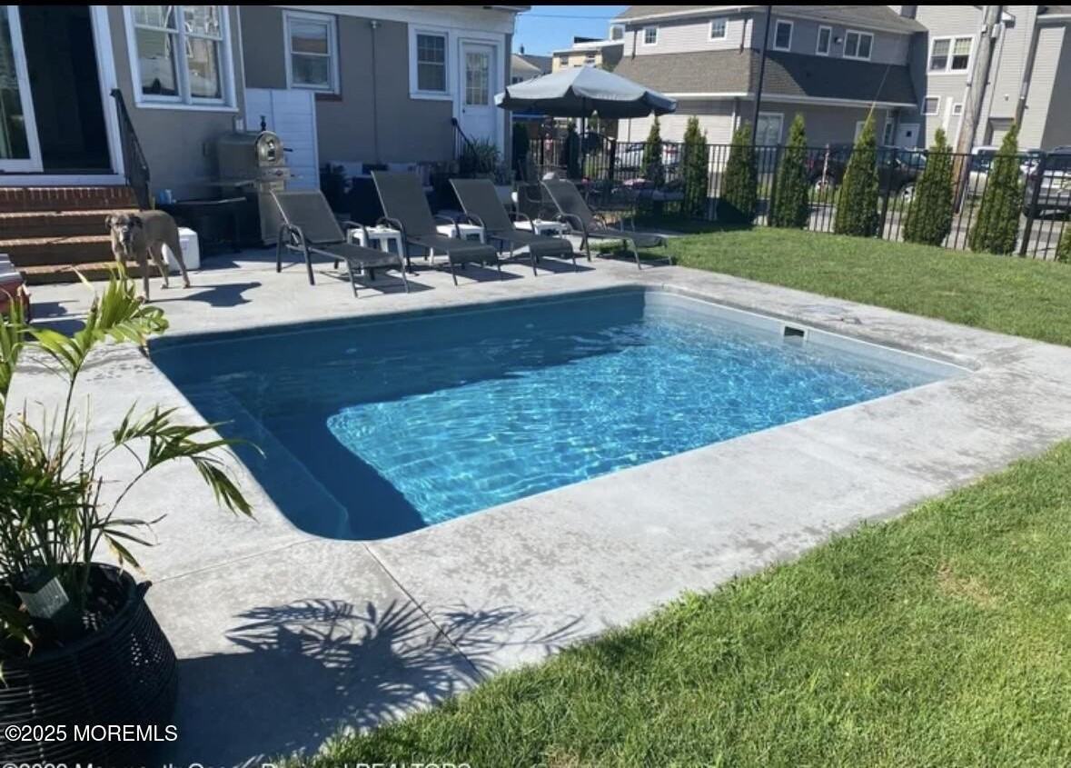 512 Lincoln Ave - Photo 2 of 29