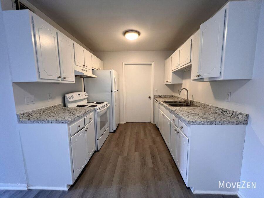 2240 Sunderland Rd #71N - Photo 2 of 31