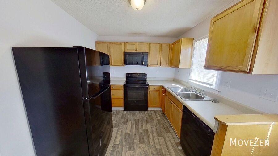 333 Friendship Dr - Photo 2 of 28