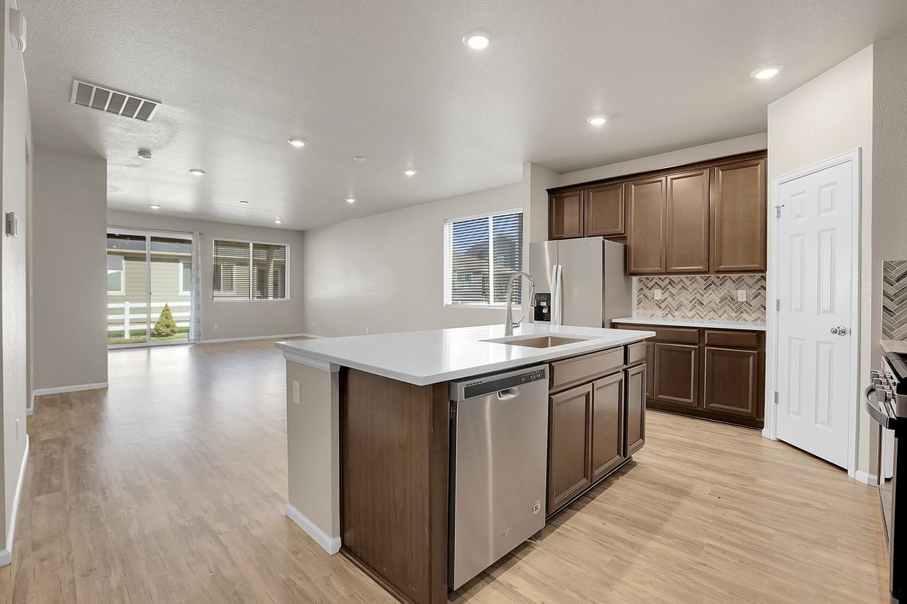 997 Goldenrod Pkwy - Photo 6 of 32