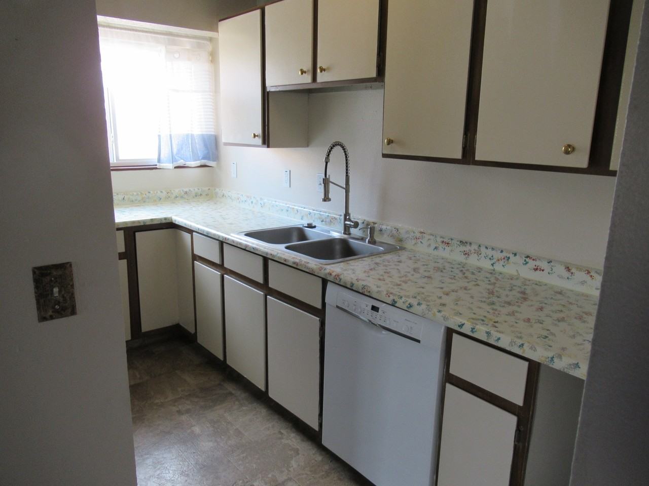 980 Holli Springs Ln #B - Photo 3 of 11