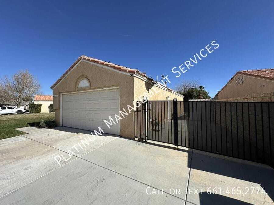 45712 Saint Andrews St - Photo 2 of 17