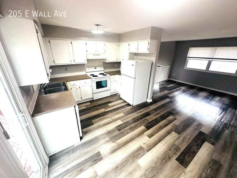 205 E Wall Ave - Photo 2 of 17