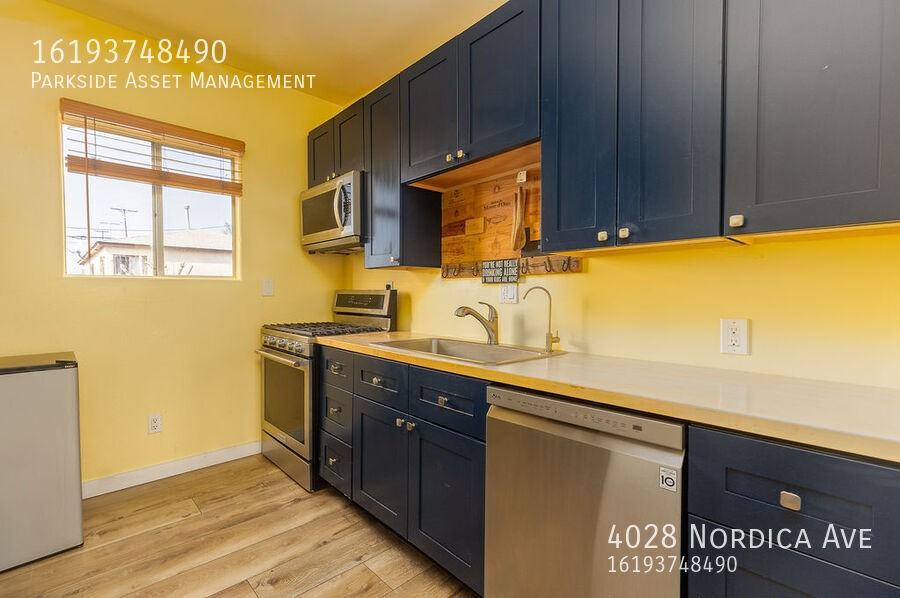 4028 Nordica Ave - Photo 3 of 20