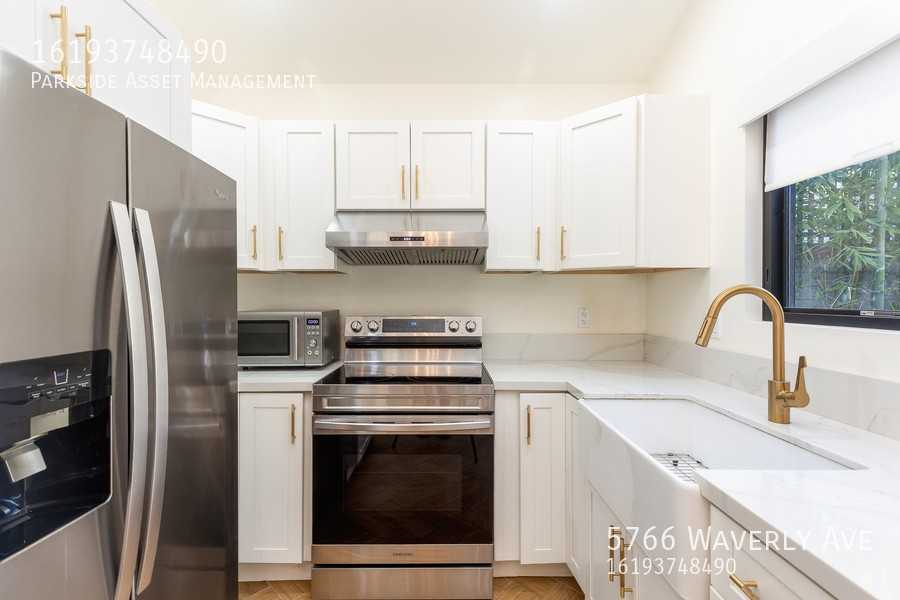 5766 Waverly Ave - Photo 3 of 16