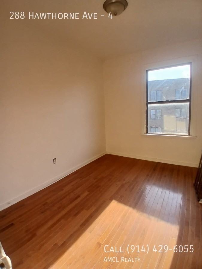 288 Hawthorne Ave #4 - Photo 2 of 10