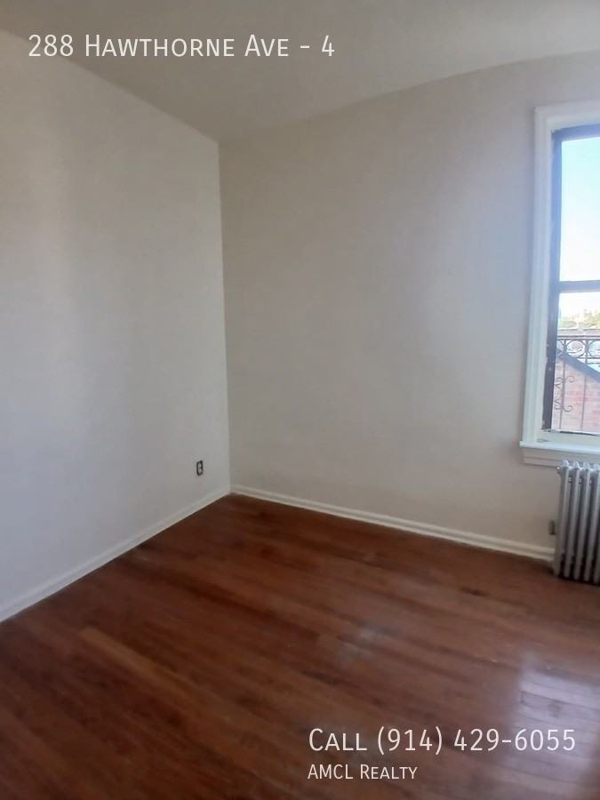 288 Hawthorne Ave #4 - Photo 4 of 10