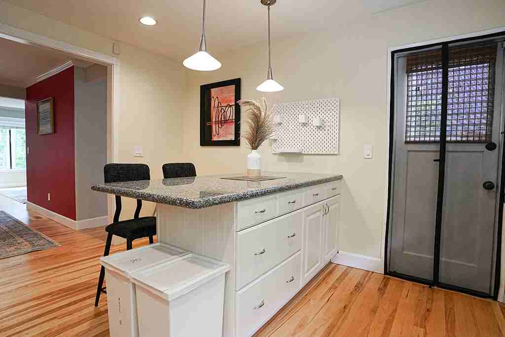 1621 107th Ave Se - Photo 7 of 28