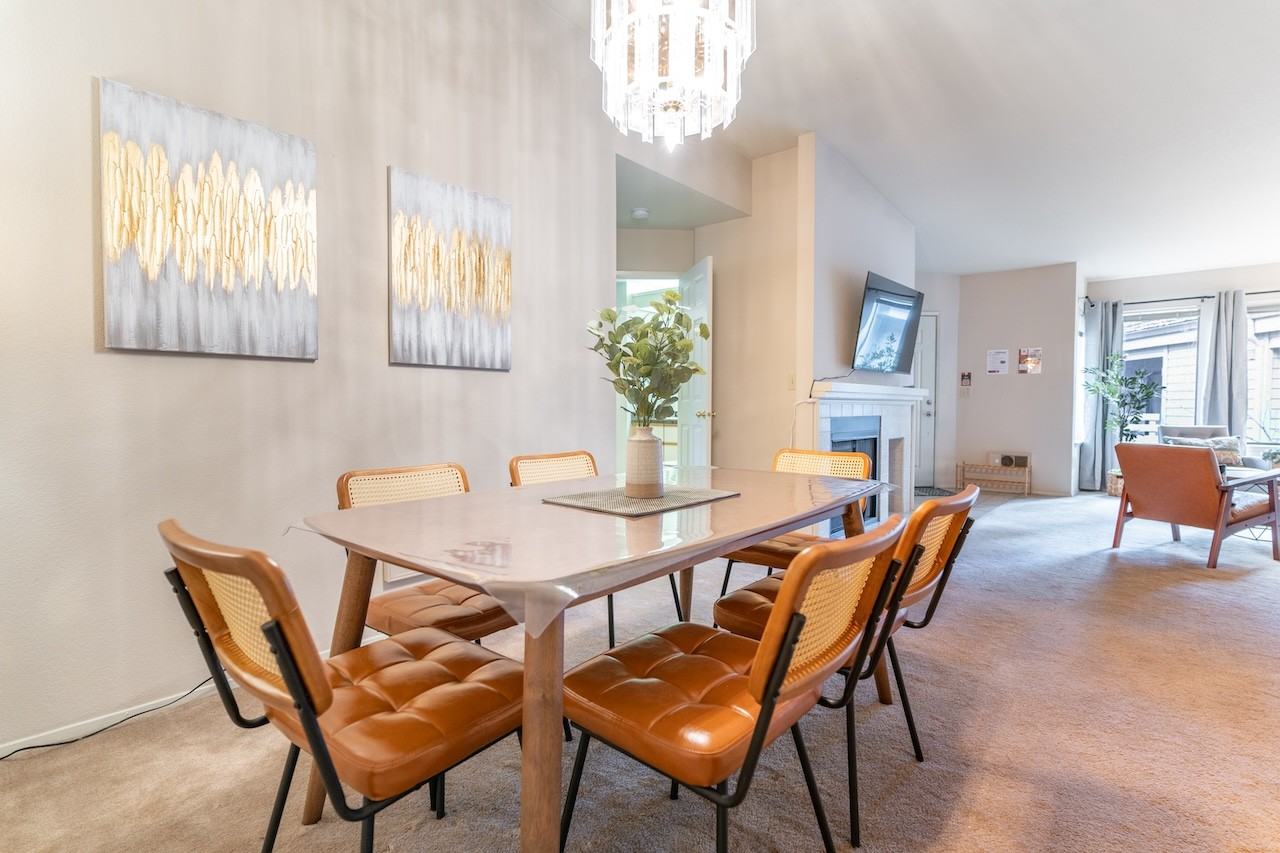 1326 Bellevue Way Ne #6 - Photo 3 of 43