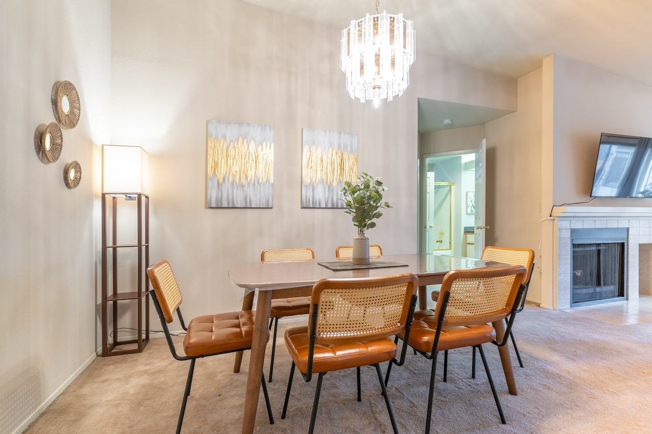 1326 Bellevue Way Ne #6 - Photo 4 of 43