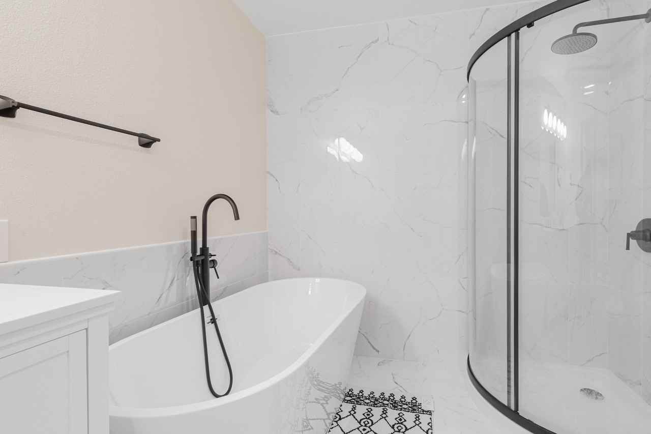 10509 Ne 32nd Pl #B104 - Photo 7 of 27