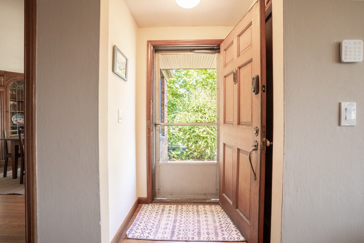 4201 51st Ave S - Photo 7 of 46