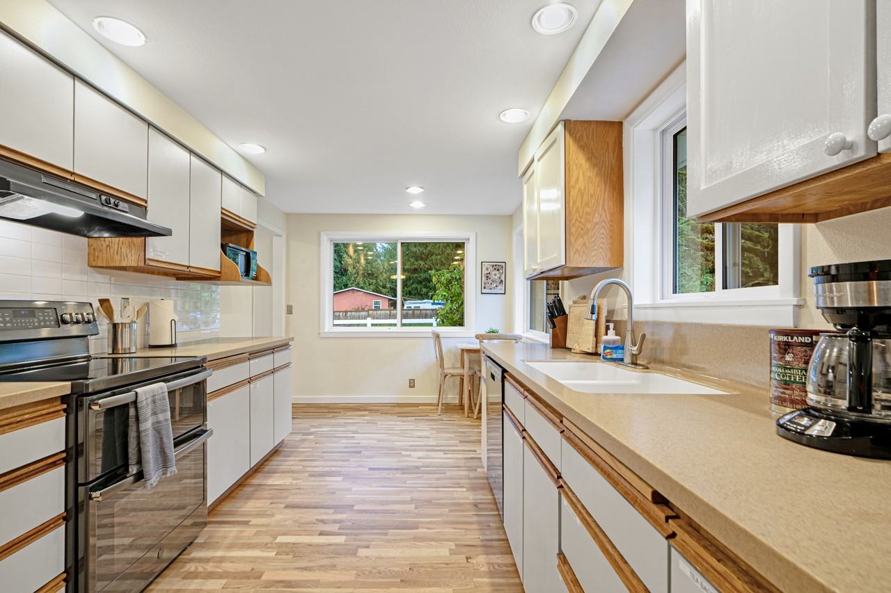 11641 204th Ave Ne - Photo 3 of 30