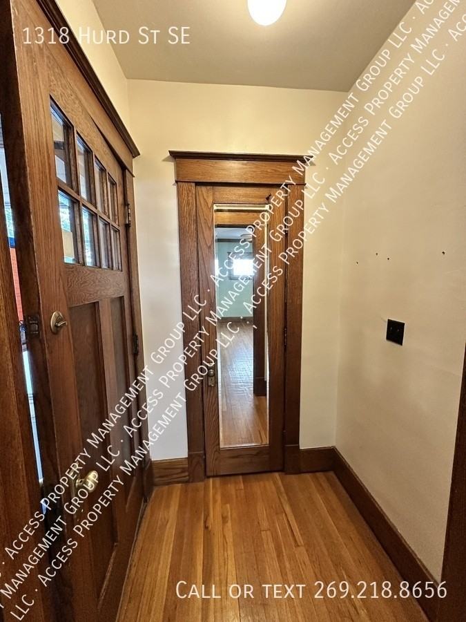 1318 Hurd St Se - Photo 3 of 31