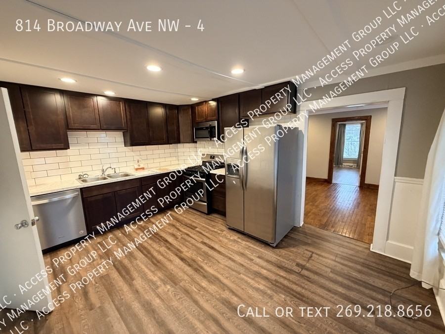 814 Broadway Ave Nw #4 - Photo 3 of 15