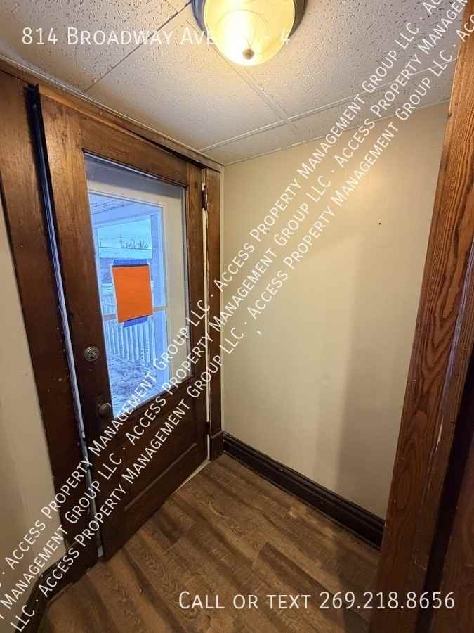 814 Broadway Ave Nw #4 - Photo 5 of 15