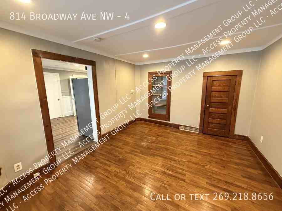 814 Broadway Ave Nw #4 - Photo 6 of 15