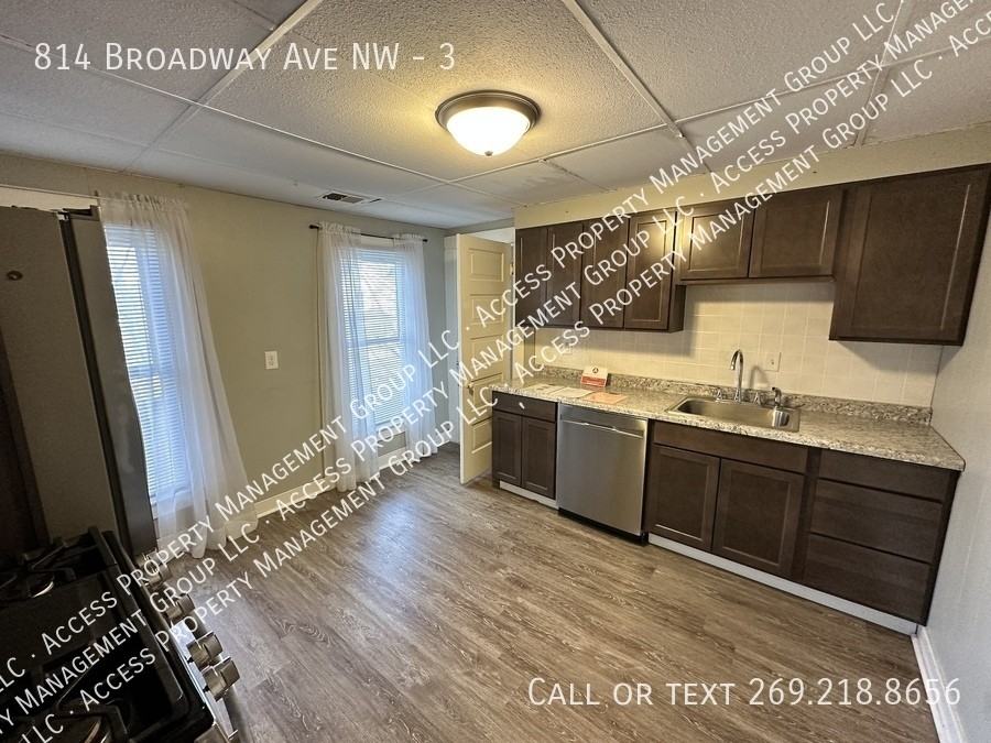 814 Broadway Ave Nw #3 - Photo 2 of 34
