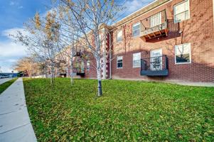 featured image of 915 Harlocke St #5