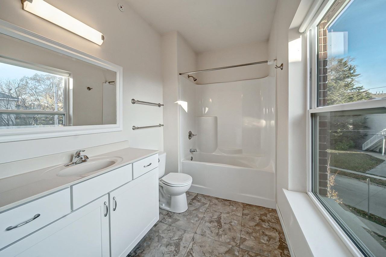 915 Harlocke St #5 - Photo 6 of 23