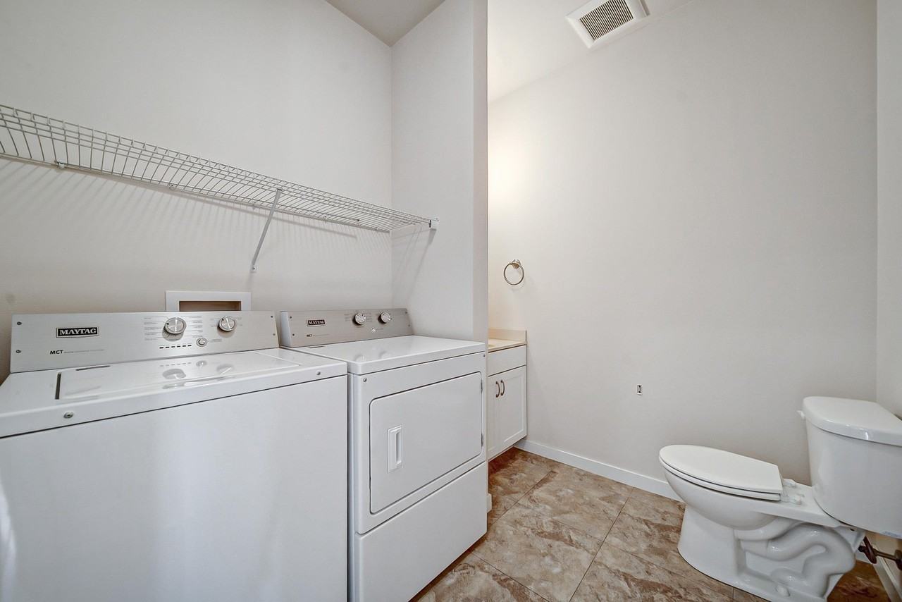 915 Harlocke St #5 - Photo 7 of 23