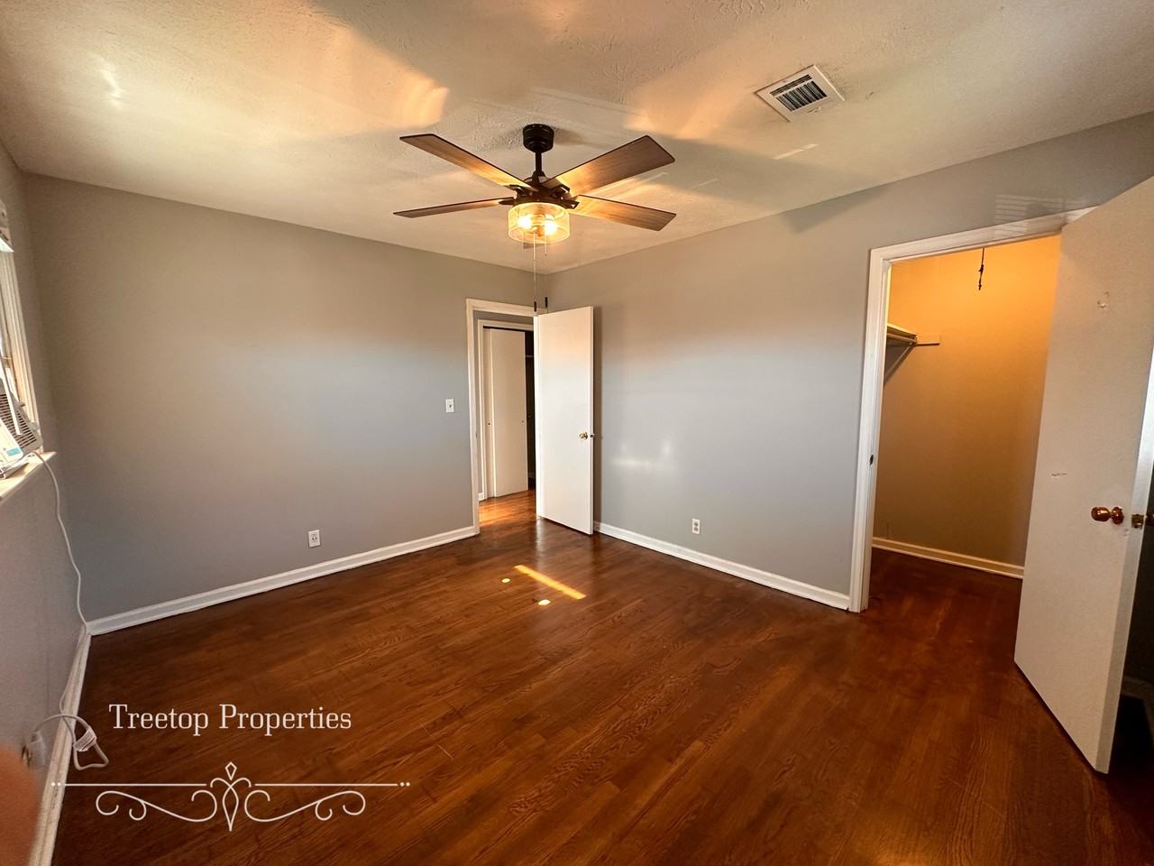 1345 Royalty Ct #8 - Photo 3 of 10