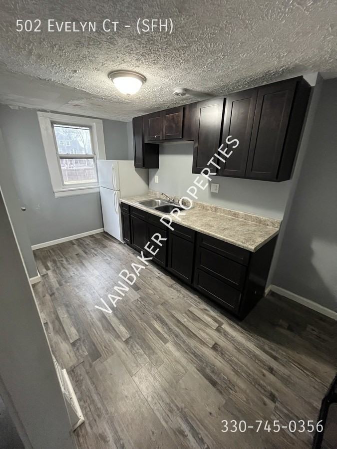 502 Evelyn Ct #SFH - Photo 3 of 10