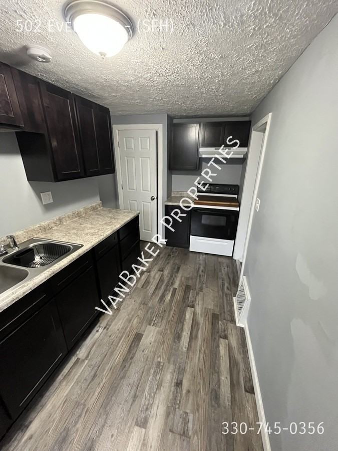 502 Evelyn Ct #SFH - Photo 4 of 10