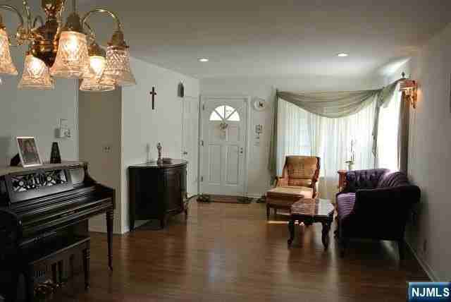 25 Glenview Ter - Photo 3 of 15