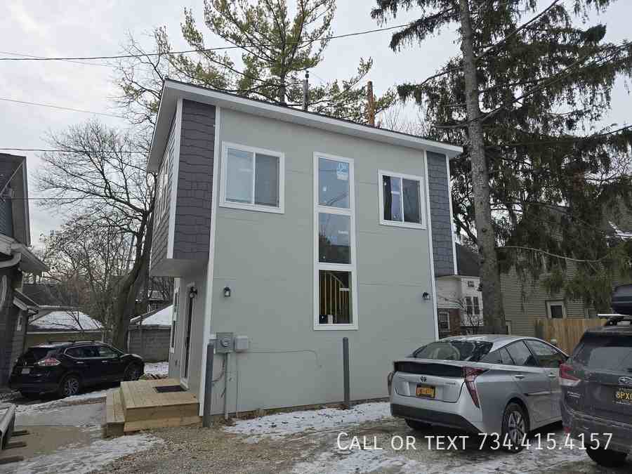 536 Walnut St Apt 1 #1 - Photo 3 of 34