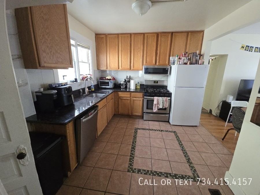 502 Benjamin St - Photo 3 of 47