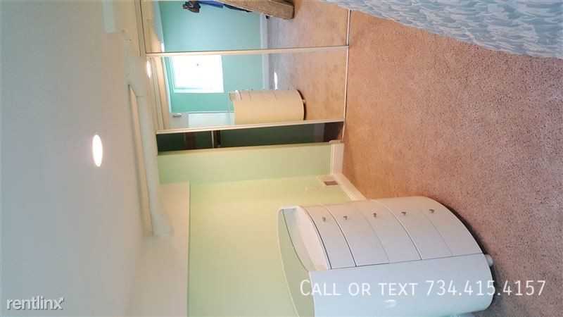 504 Benjamin St - Photo 6 of 37