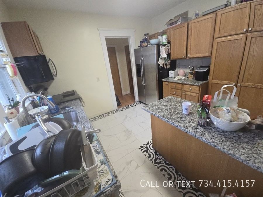 818 Packard St - Photo 3 of 50