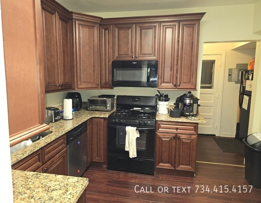 707 S Division St - Photo 5 of 33