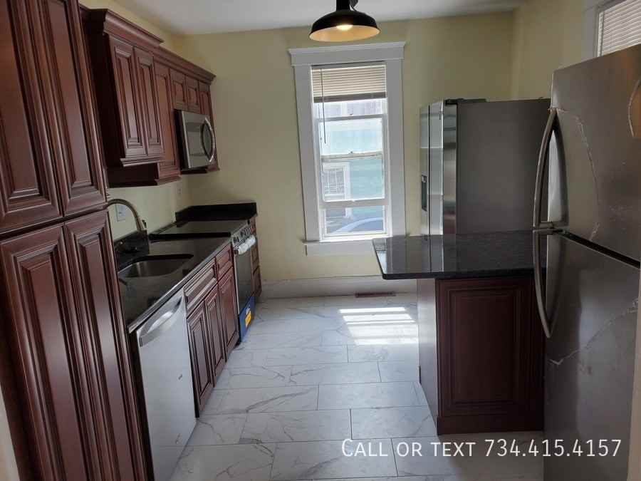 426 S 4th Ave #1 - Photo 5 of 8