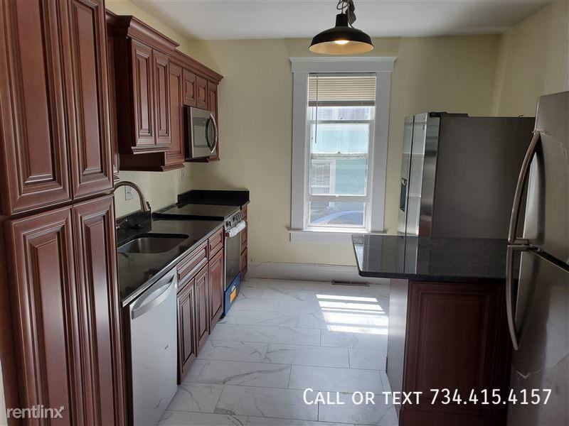 426 S 4th Ave #2 - Photo 5 of 8