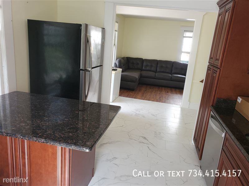 426 S 4th Ave #2 - Photo 6 of 8