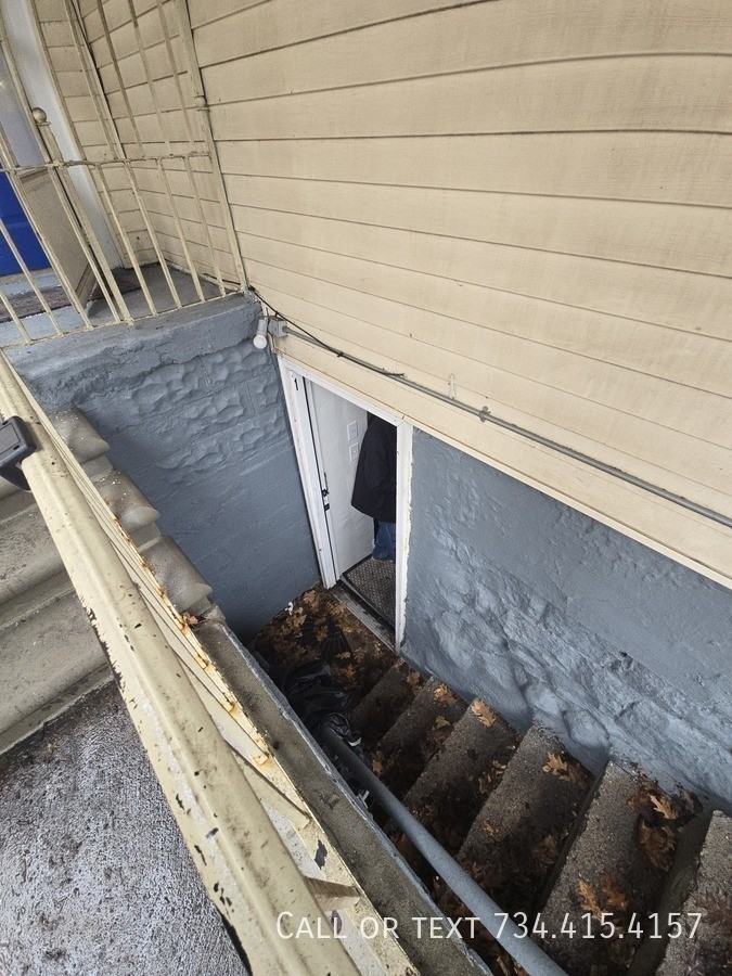 906 Packard St #1 - Photo 3 of 23