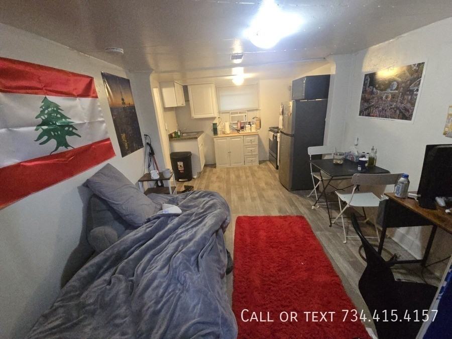 906 Packard St #1 - Photo 4 of 23