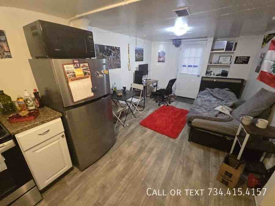 906 Packard St #1 - Photo 5 of 23