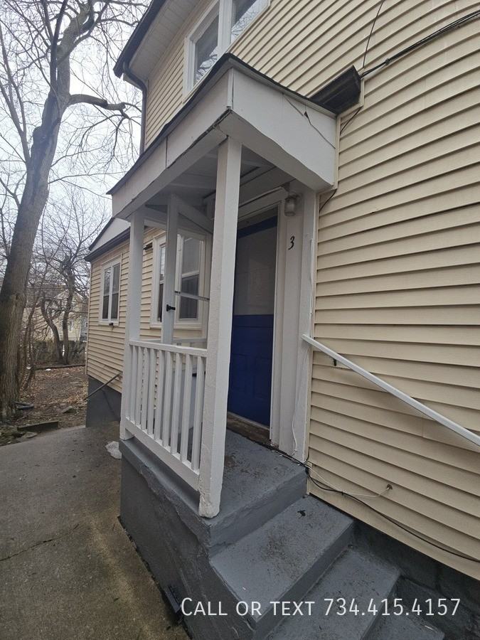 906 Packard St #3 - Photo 3 of 32
