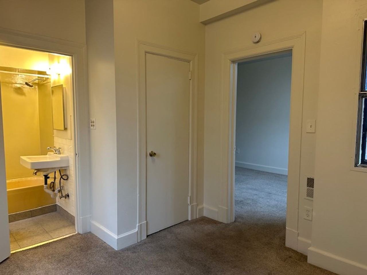 213 N 2nd St #B5 - Photo 4 of 9