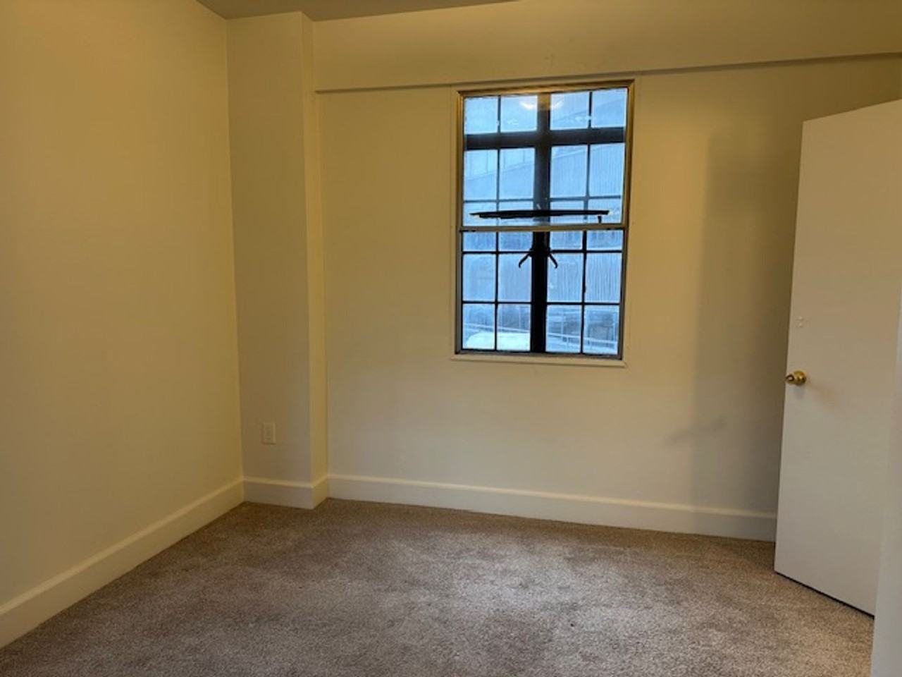 213 N 2nd St #B5 - Photo 6 of 9