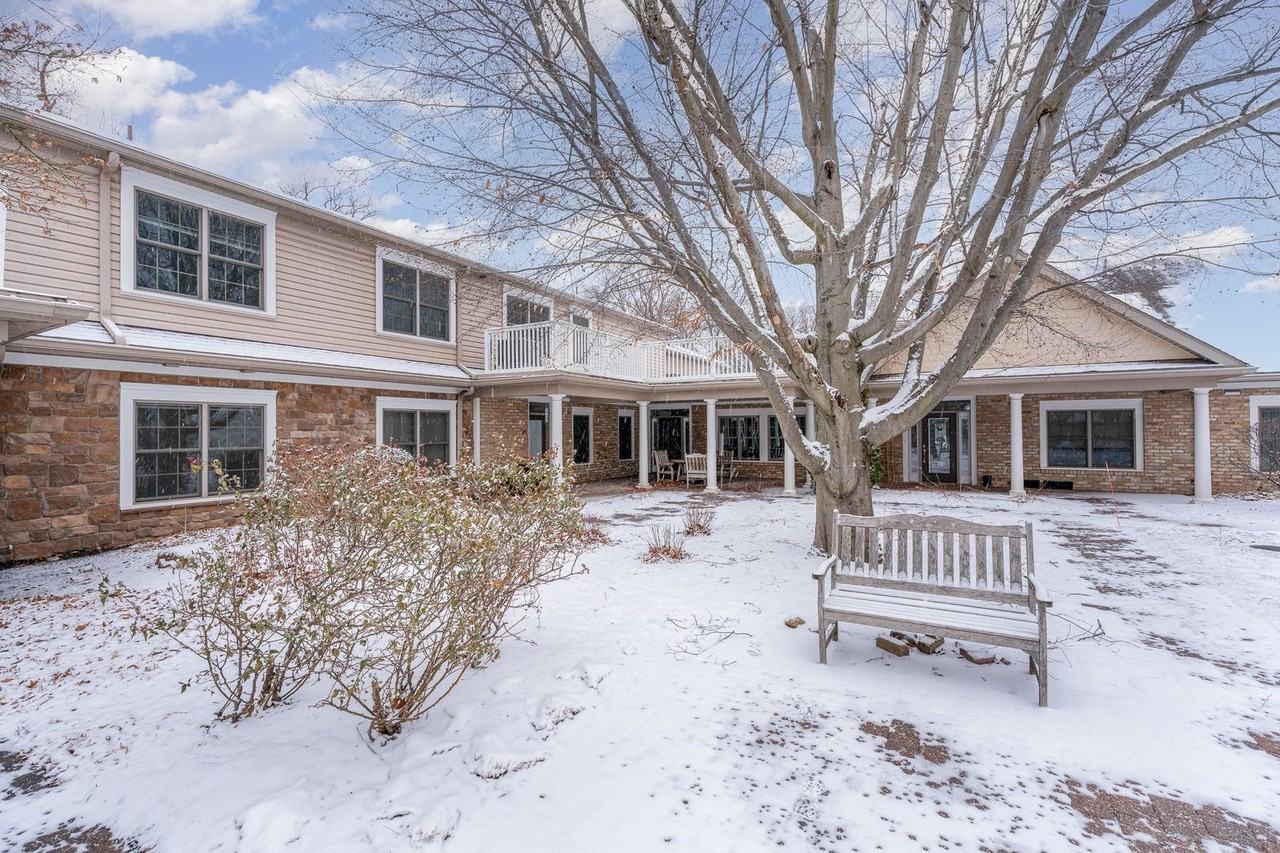 105 High Pointe Dr - Photo 2 of 30