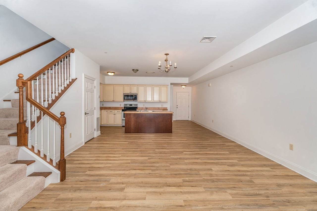 105 High Pointe Dr - Photo 5 of 30