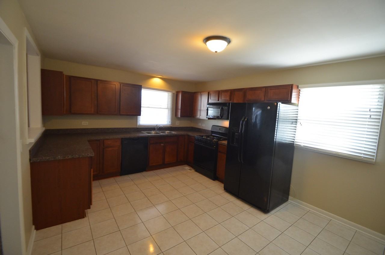 308 Barry Ave - Photo 3 of 8