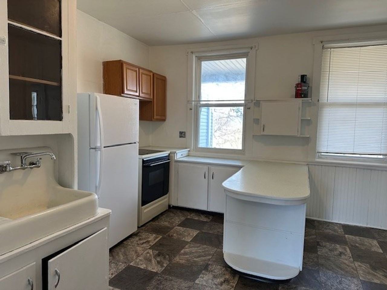 1 W Market St #1 - Photo 4 of 9