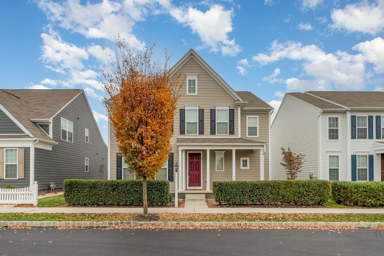 66 Avery Way - Photo 2 of 35