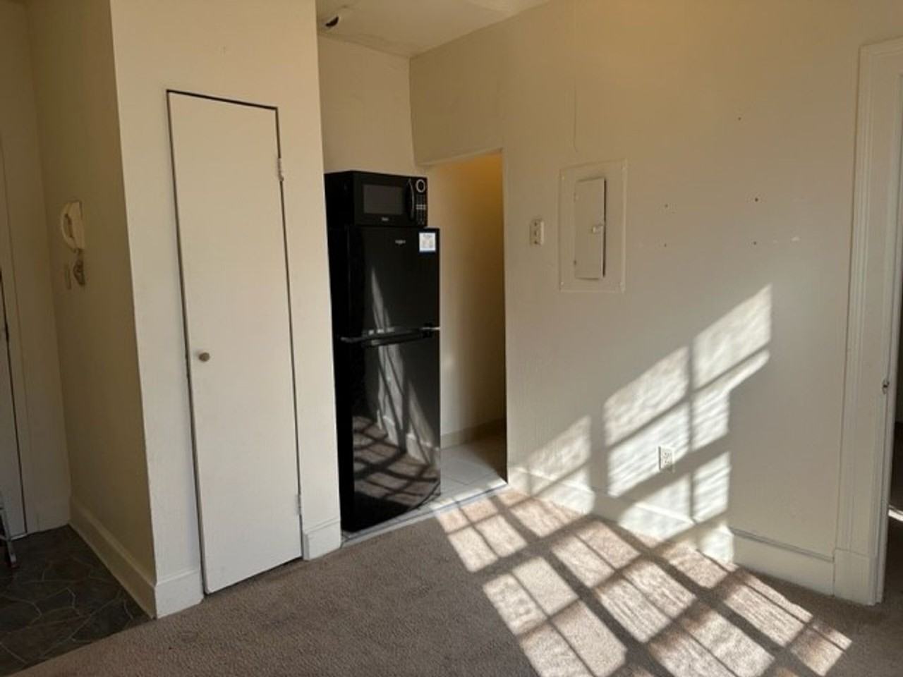 213 N 2nd St #C6 - Photo 4 of 8